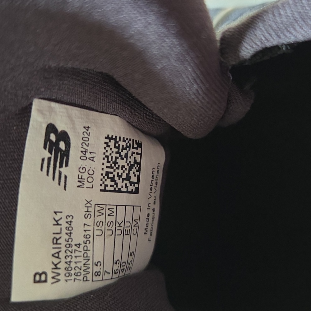 New Balance Women's Black and White Cushioned Running Shoes - Picture 7 of 8